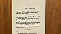 Die Polizei in Norwich ermittelt wegen der "Happy Brexit Day"-Poster.