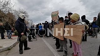 Λέσβος: Ένταση λόγω διαμαρτυρίας προσφύγων