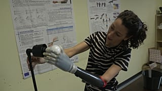 Una mano robotica "soft" per poter interagire con umanità