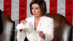 Nach Trump-Ansprache: Präsidentengegnerin Pelosi zerreißt Rede-Manuskript