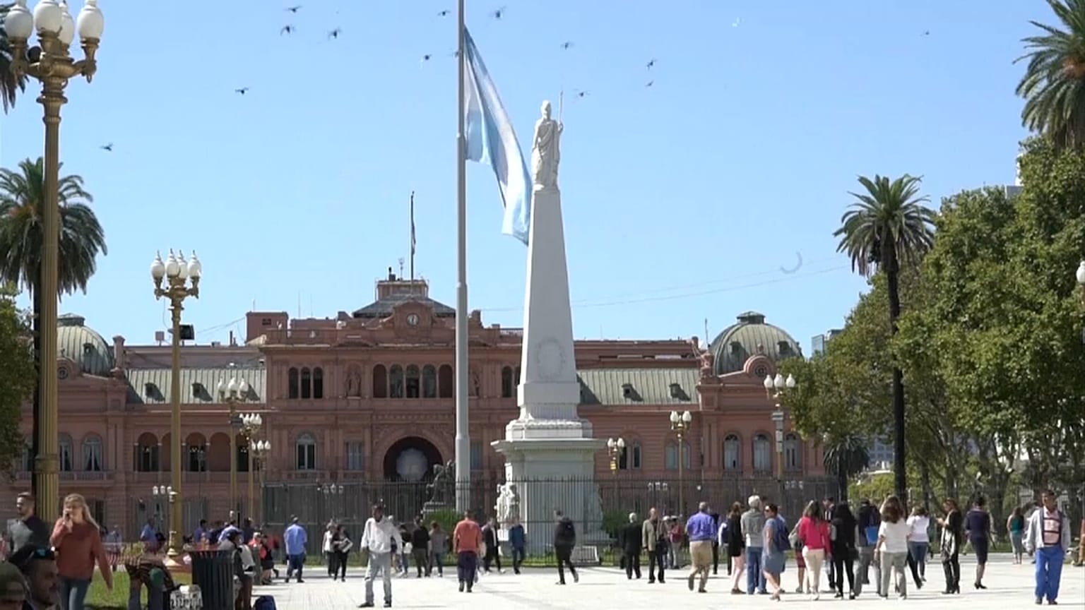 La provincia de Buenos Aires evita la cesación de pagos tirando de recursos