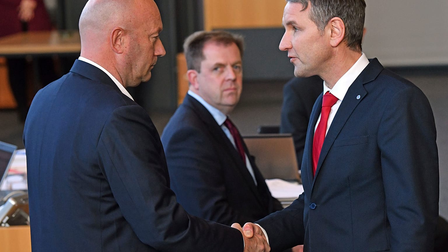 Nach Thüringen-Wahl: Politisches Beben bis nach Berlin