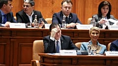 Ludovic Orban román miniszterelnök a kormánya ellen beterjesztett bizalmatlansági indítvány vitáján a bukaresti parlamentben 2020. február 5-én. 