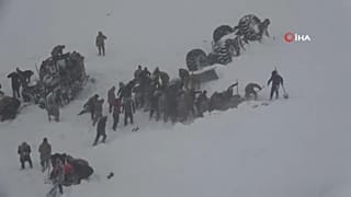 Mueren 38 personas en una avalancha doble en Turquía