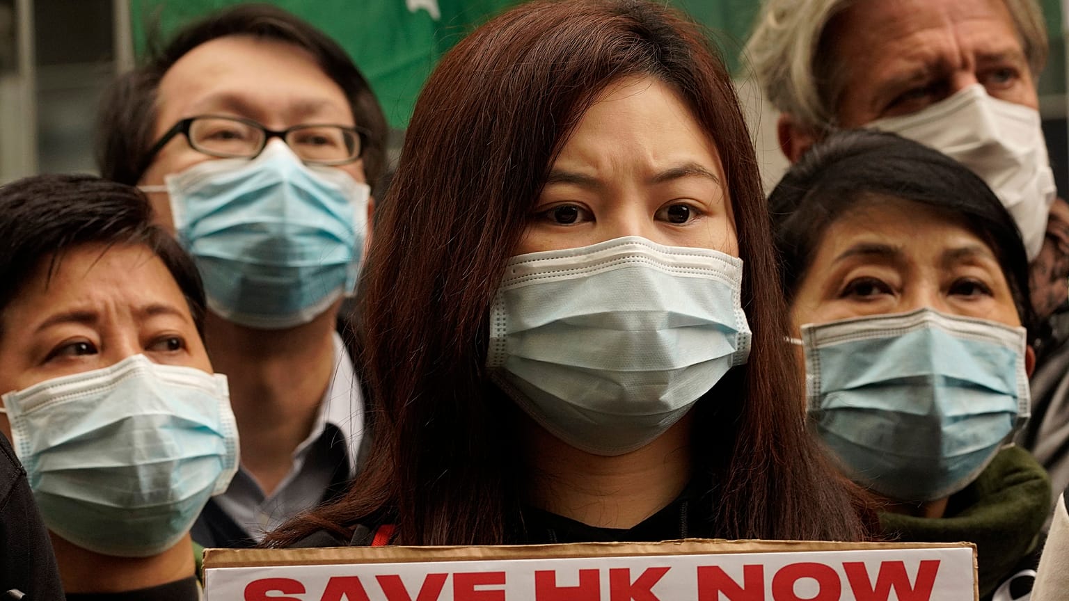 Hong Kong ile Çin arasındaki sınırın kapatılmasını talep eden Hong Konglu sağlık personeli