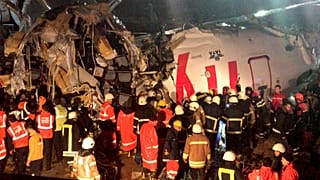 Sabiha Gökçen Havalimanı'na iniş yapan bir uçak pistten çıktı
