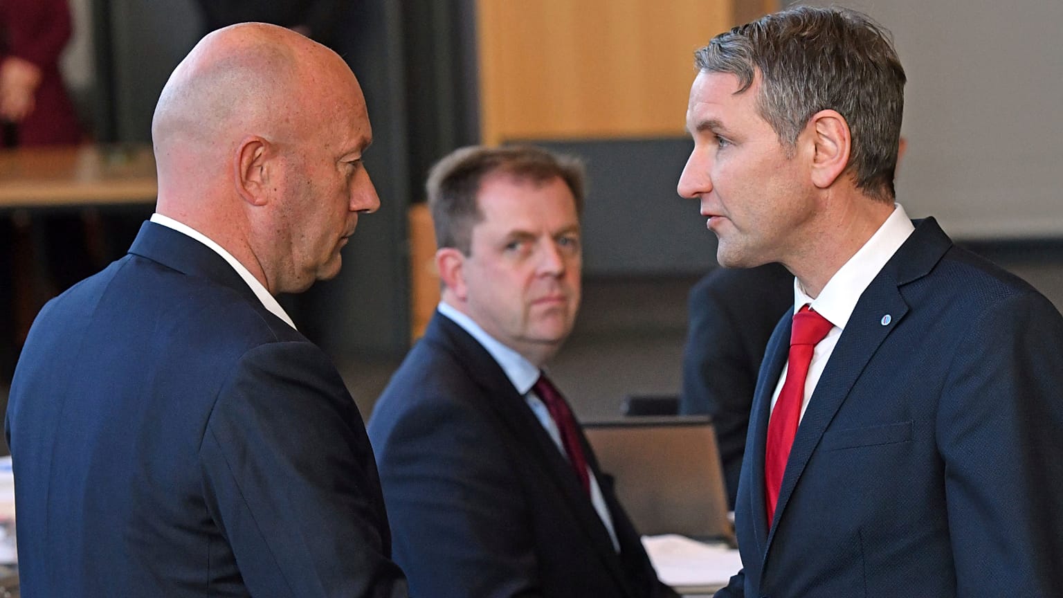 Hür Demokrat Partisi'nden Thomas Kemmerich ve AfD parlamento parti lideri Bjoern Hoecke 