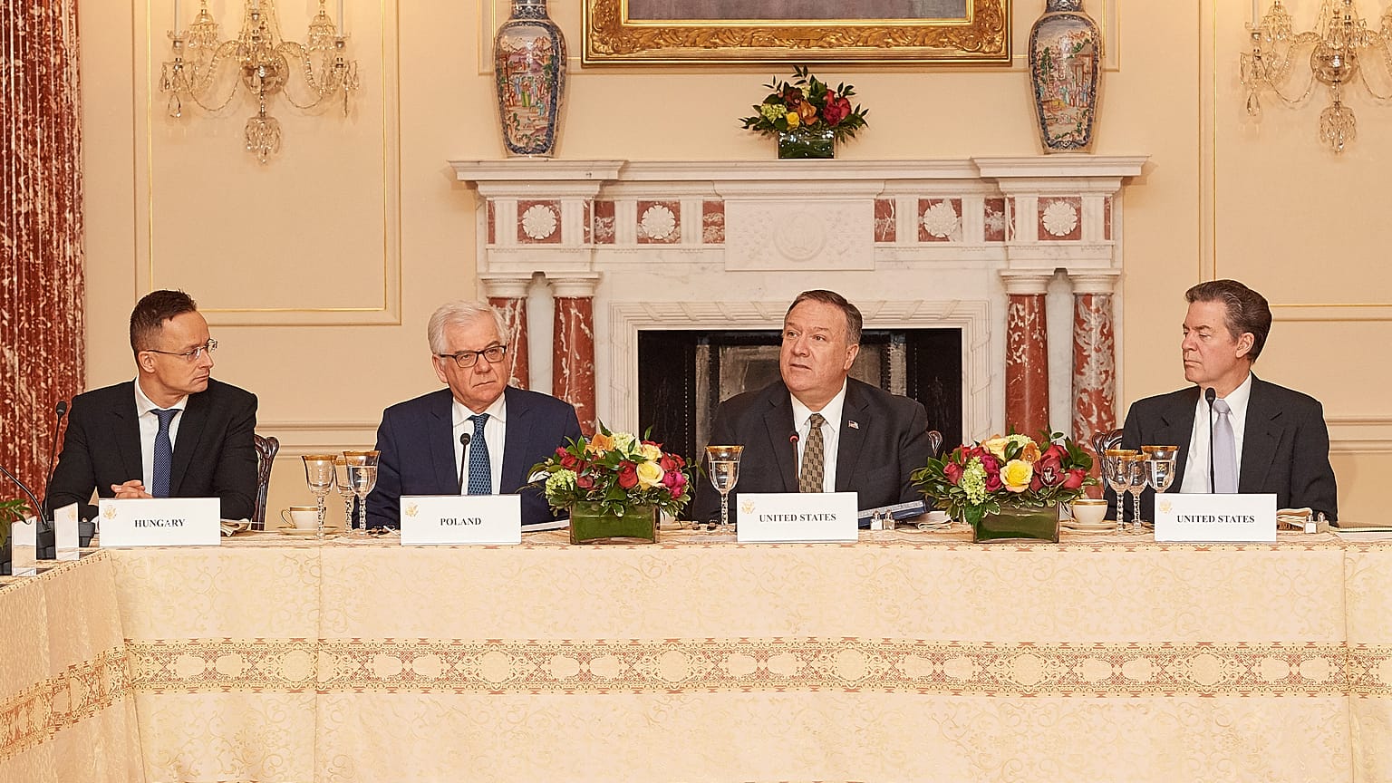 Szijjártó Péter, Jacek Czaputowicz lengyel és Mike Pompeo amerikai külügyminiszter a Vallásgyakorlás Szabadságának Nemzetközi Szövetségének ülésén