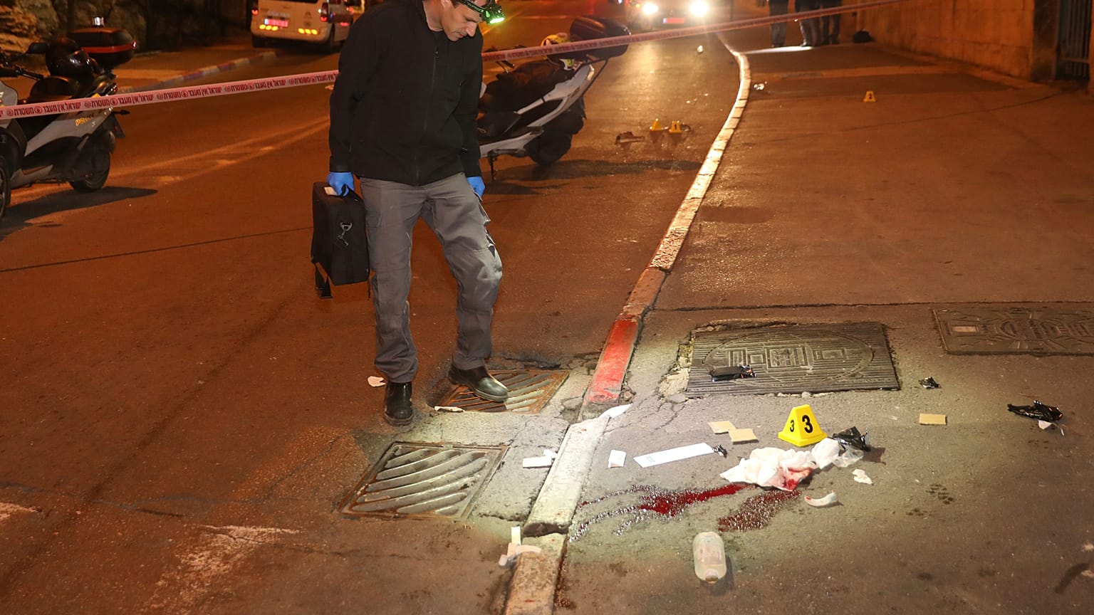 Polizist am Anschlagsort in Jerusalem