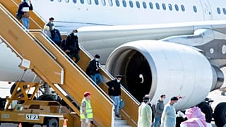 عودة بضعة طلبة سعوديين إلى المملكة قادمين من ووهان الصينية. 2020/02/02