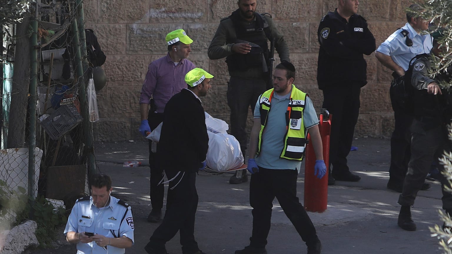 القوات الإسرائيلية تقتل شابا فلسطينيا في محيط المسجد الأقصى بالقدس