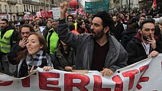 مسيرة للعمال المضربين في فرنسا
