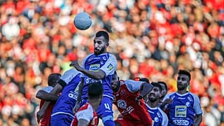 تساوی دربی تهران به کام قرمزها؛ پرسپولیس با اختلاف صدرنشین ماند