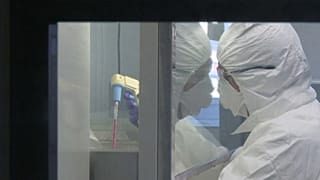 Coronavirus: caccia al farmaco giusto e...all'untore