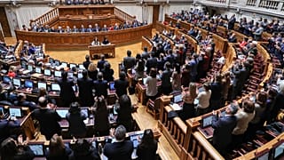 Deputados do Partido Socialista (PS) aplaudem a aprovação do Orçamento do Estado MIGUEL A. LOPES/LUSA
