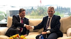 Διμερής συνεργασία και επενδύσεις στη συνάντηση Βαρβιτσιώτη - Πάιατ