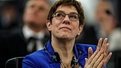 Η Ανεγκρέτ Κραμπ- Κάρενμπάουερ δεν θα είναι υποψήφια για την καγκελαρία