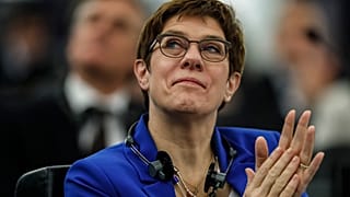 Η Ανεγκρέτ Κραμπ- Κάρενμπάουερ δεν θα είναι υποψήφια για την καγκελαρία