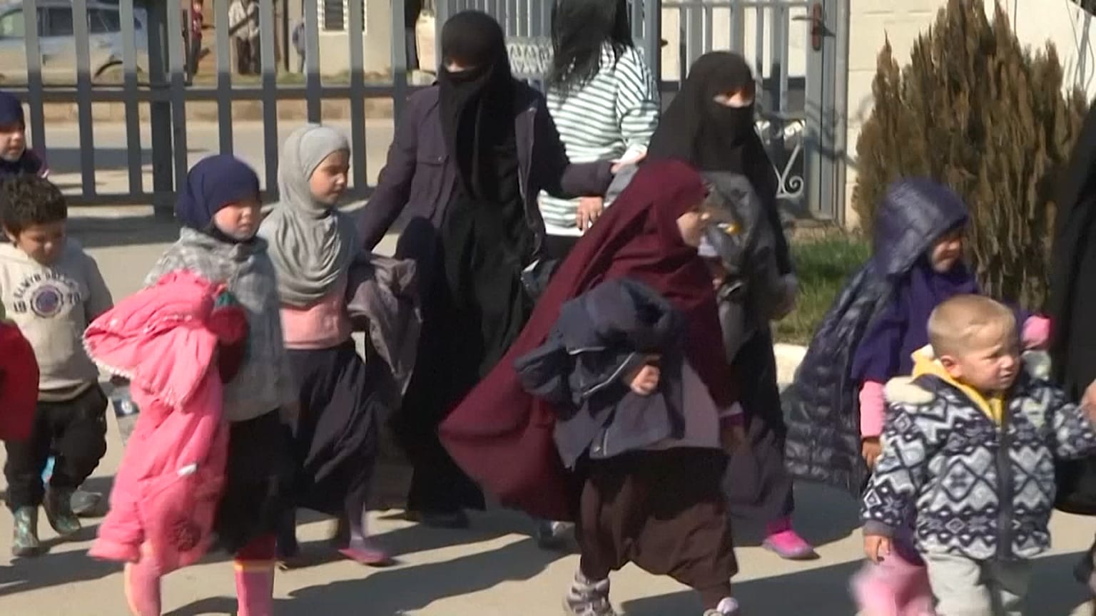  ده‌ها کودک بی‌سرپرست مرتبط با داعش تحویل هیات روسیه شد