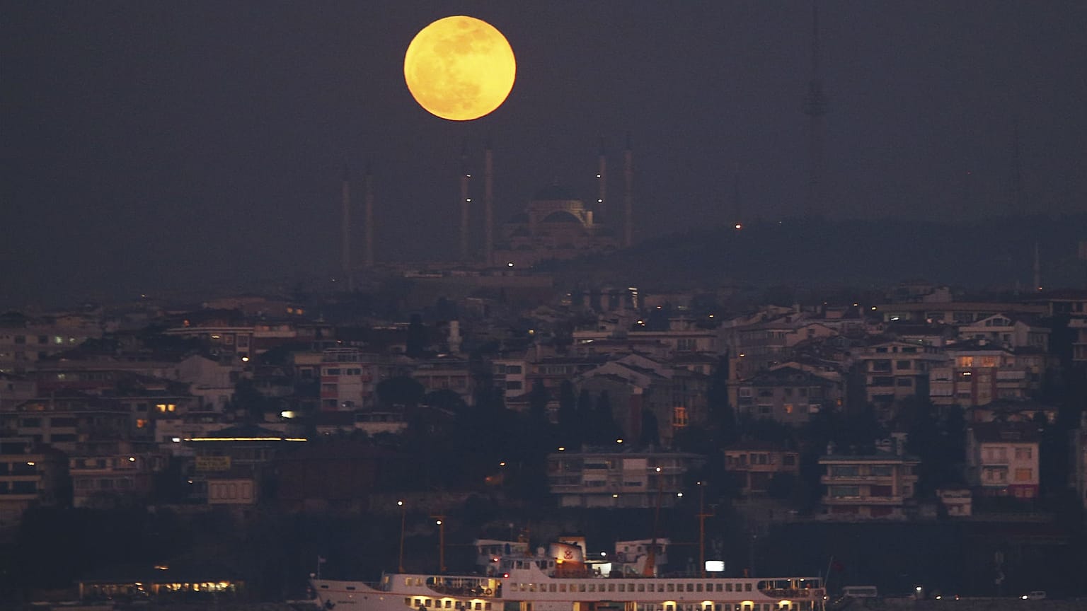 İstanbul'da Süper Ay 