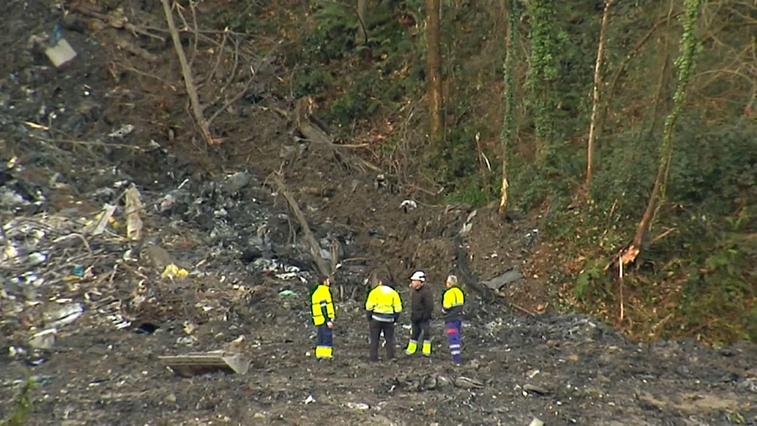 Buscan a dos desaparecidos en Vizcaya al derrumbarse un vertedero industrial que contenía amianto