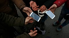 لا يوم من دون هاتف محمول بالنسبة للمهاجرين أو اللاجئين 