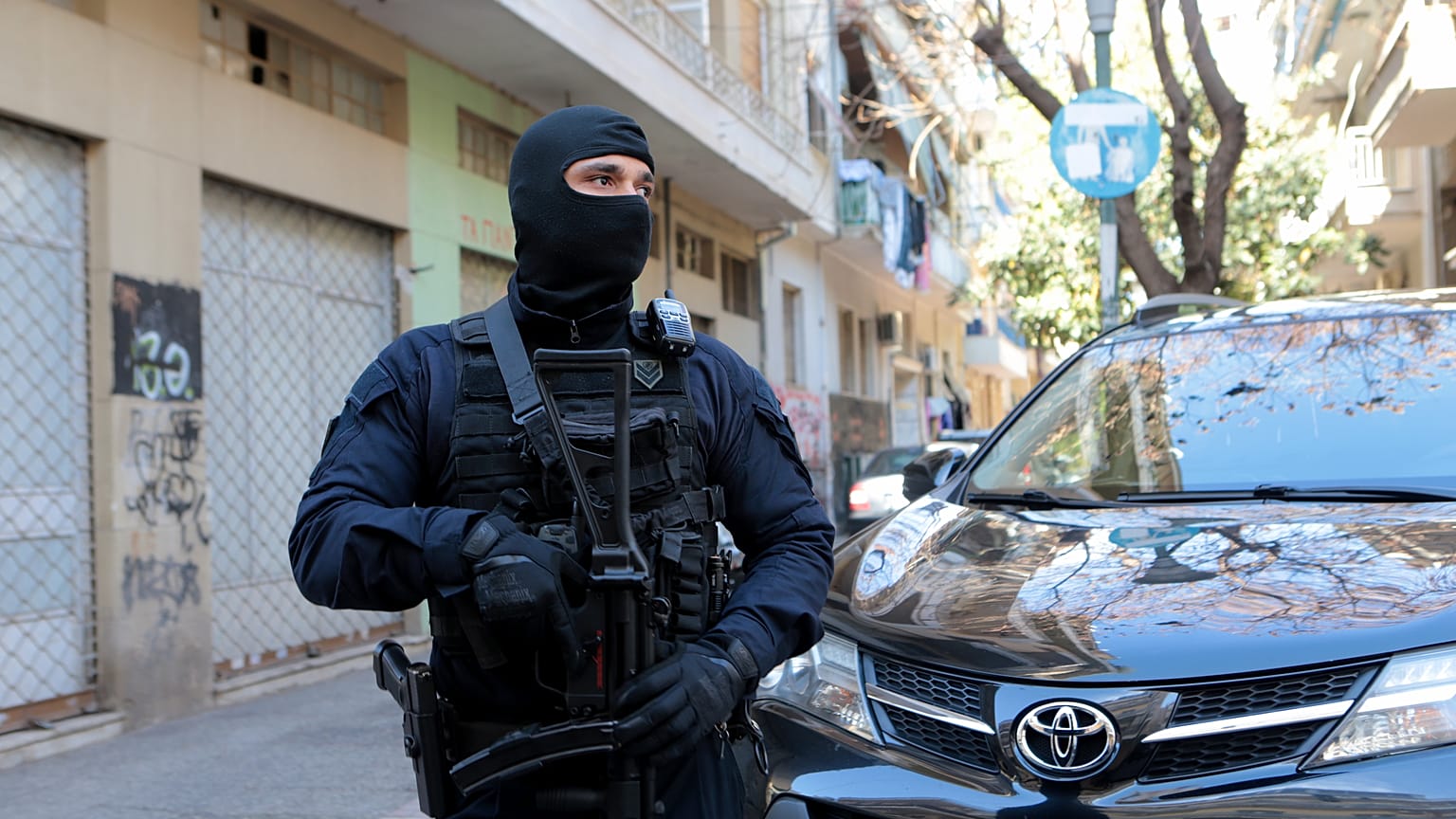 ΕΛΑΣ: Εντοπίστηκε κρησφύγετο του «τοξοβόλου του Συντάγματος»