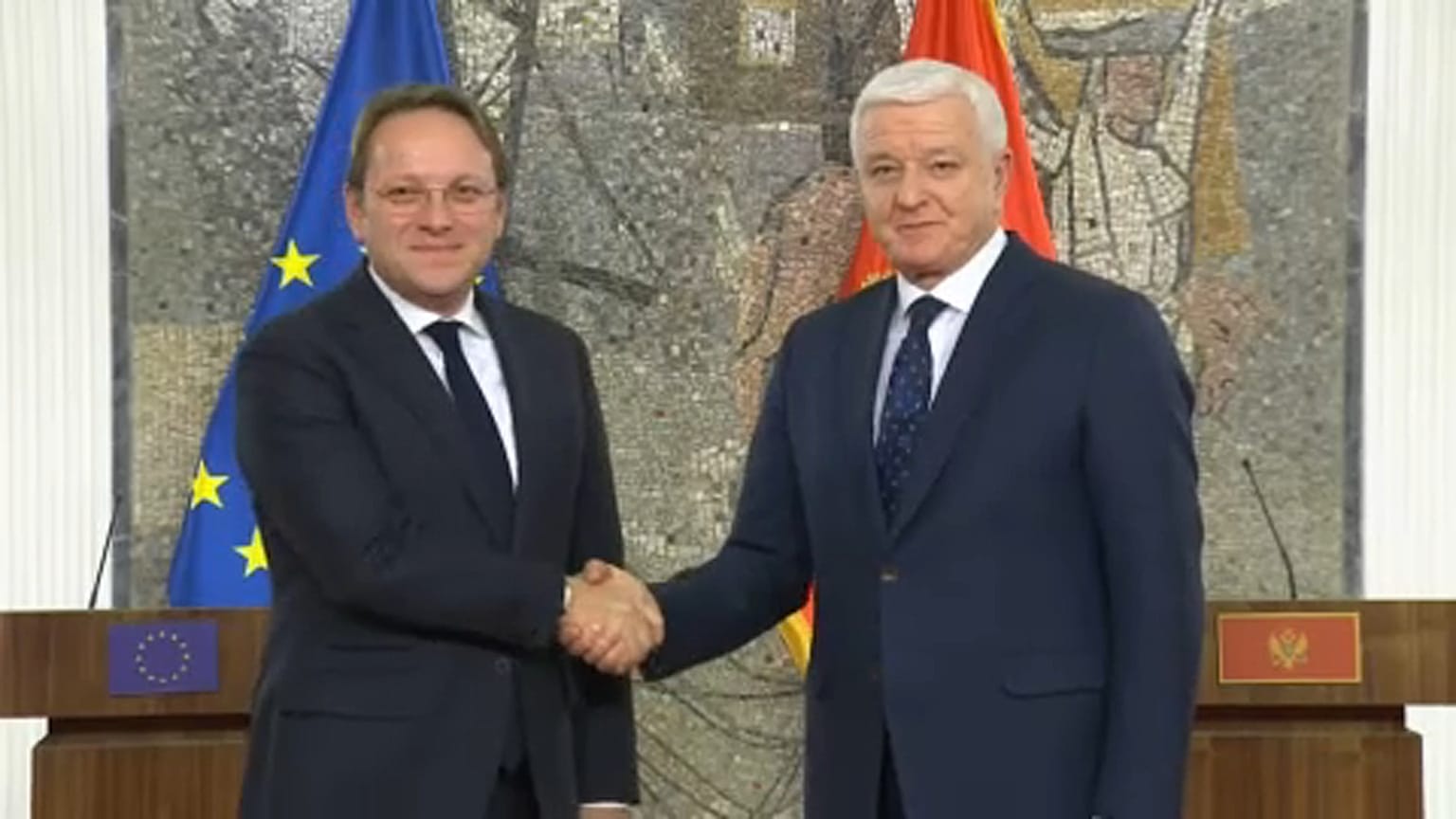 Reformokat és a jogállamiság megerősítését kérte Montenegrótól Várhelyi Olivér