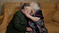 78 yıl sonra yeniden bir araya gelen iki Rus kız kardeş 