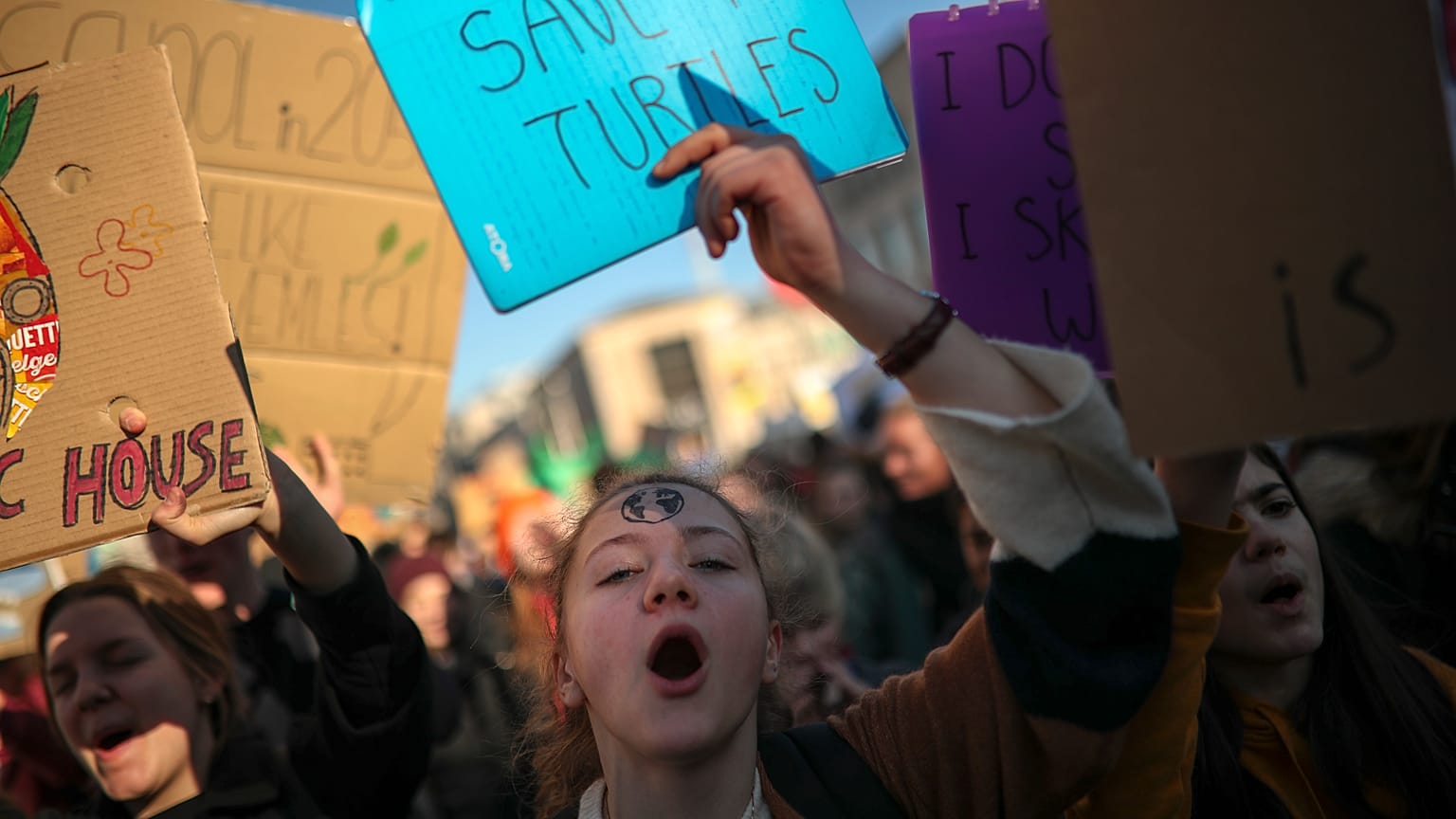 Jovens marcham pelo clima e pedem mais medidas aos políticos