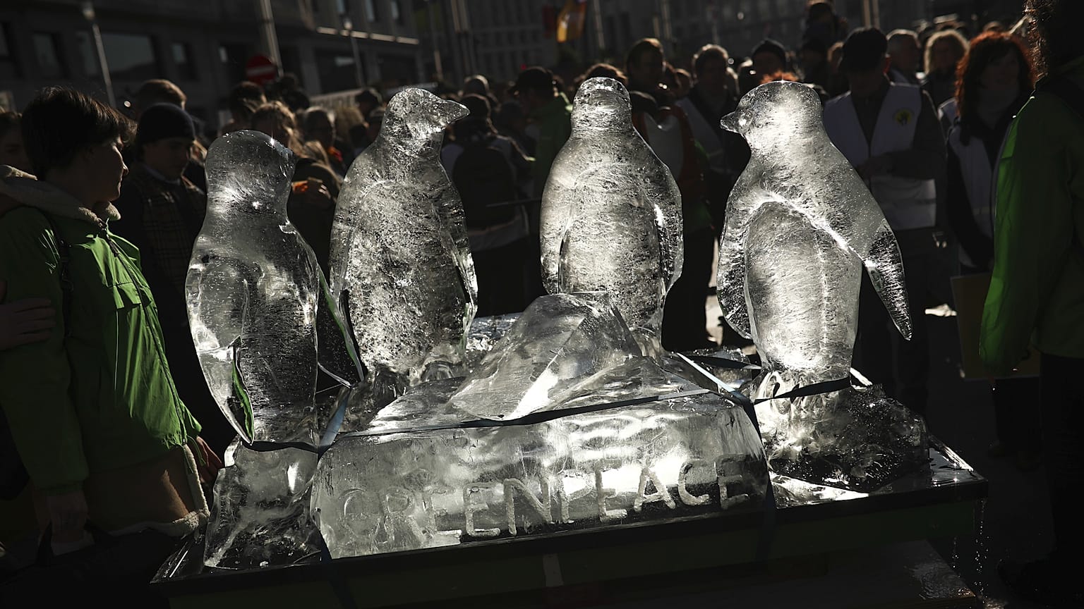 Klima-AktivistInnen in Brüssel marschieren für Schutz der Meere
