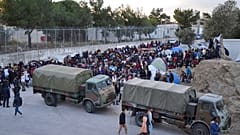 Προσωρινά ελεύθεροι οι επτά συλληφθέντες στη Μόρια 