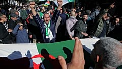حراك الشارع الجزائري يستعد لإطفاء شمعته الأولى