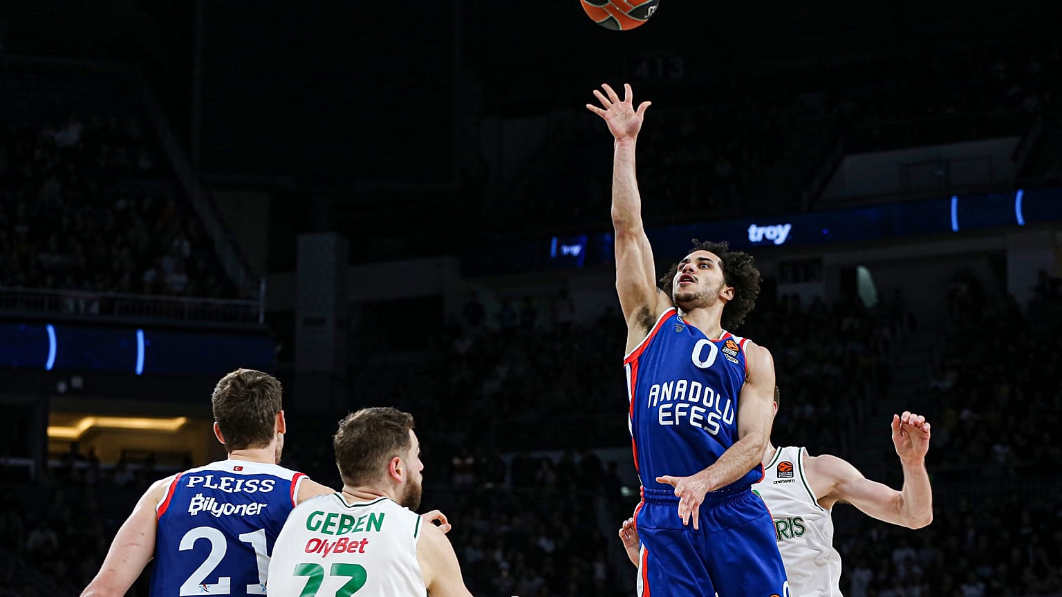 Basketbolda THY Avrupa Ligi Anadolu Efes kadrosunda basketbolcu Shane Larkin