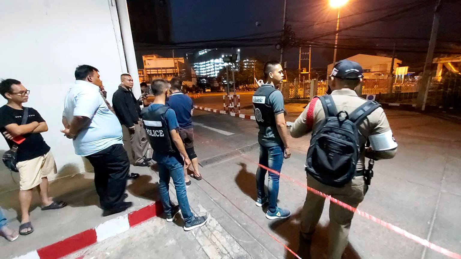 Sur les lieux de la fusillade au centre commercial Terminal 21, à Korat, en Thaïlande, le samedi 8 février 2020.