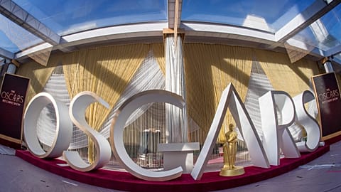 Warmlaufen für die Oscar-Verleihung: 24 Statuetten stehen bereit