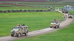 Türk Silahlı Kuvvetleri (TSK), komando, mühimmat ve askeri araçların yer aldığı konvoyu sınır birliklerine sevk etti. 