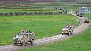Türk Silahlı Kuvvetleri (TSK), komando, mühimmat ve askeri araçların yer aldığı konvoyu sınır birliklerine sevk etti. 