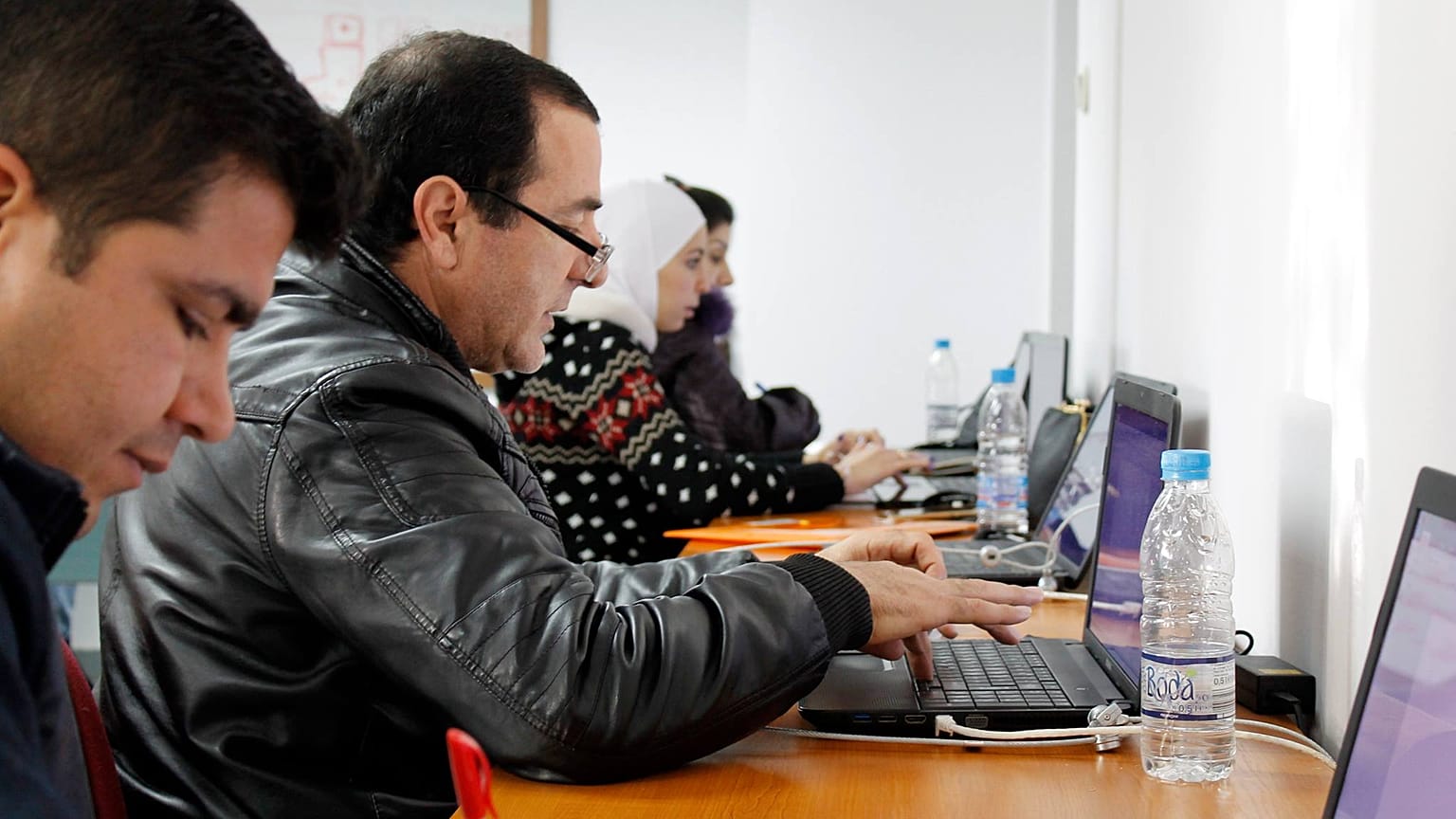 Humans in The Loop: Ψηφιακή απασχόληση σε πρόσφυγες και ευάλωτους