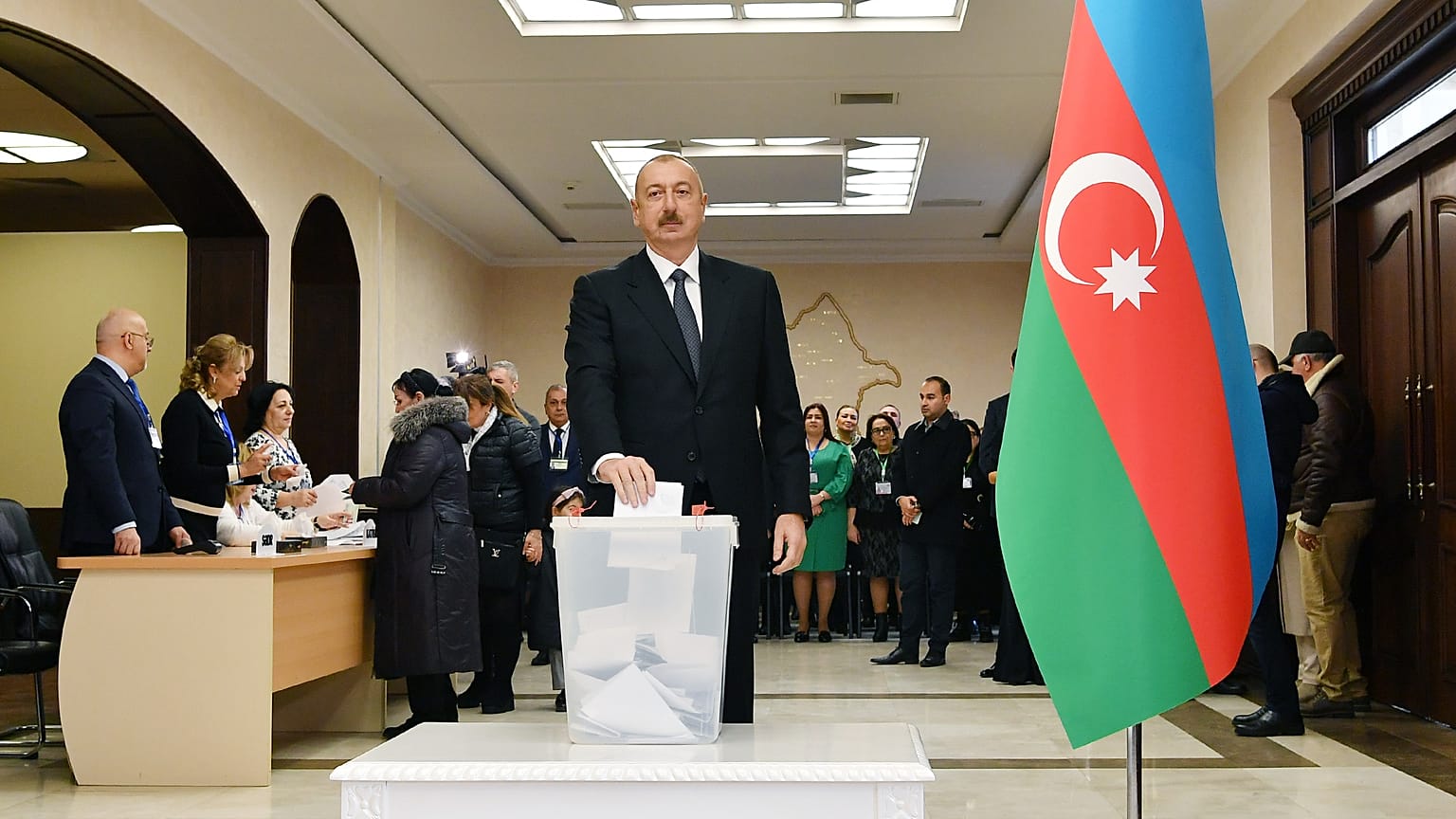  Azerbaycan'da erken seçimlerde resmi olmayan ilk sonuçlara göre Aliyev'in partisi YAP ilk sırada