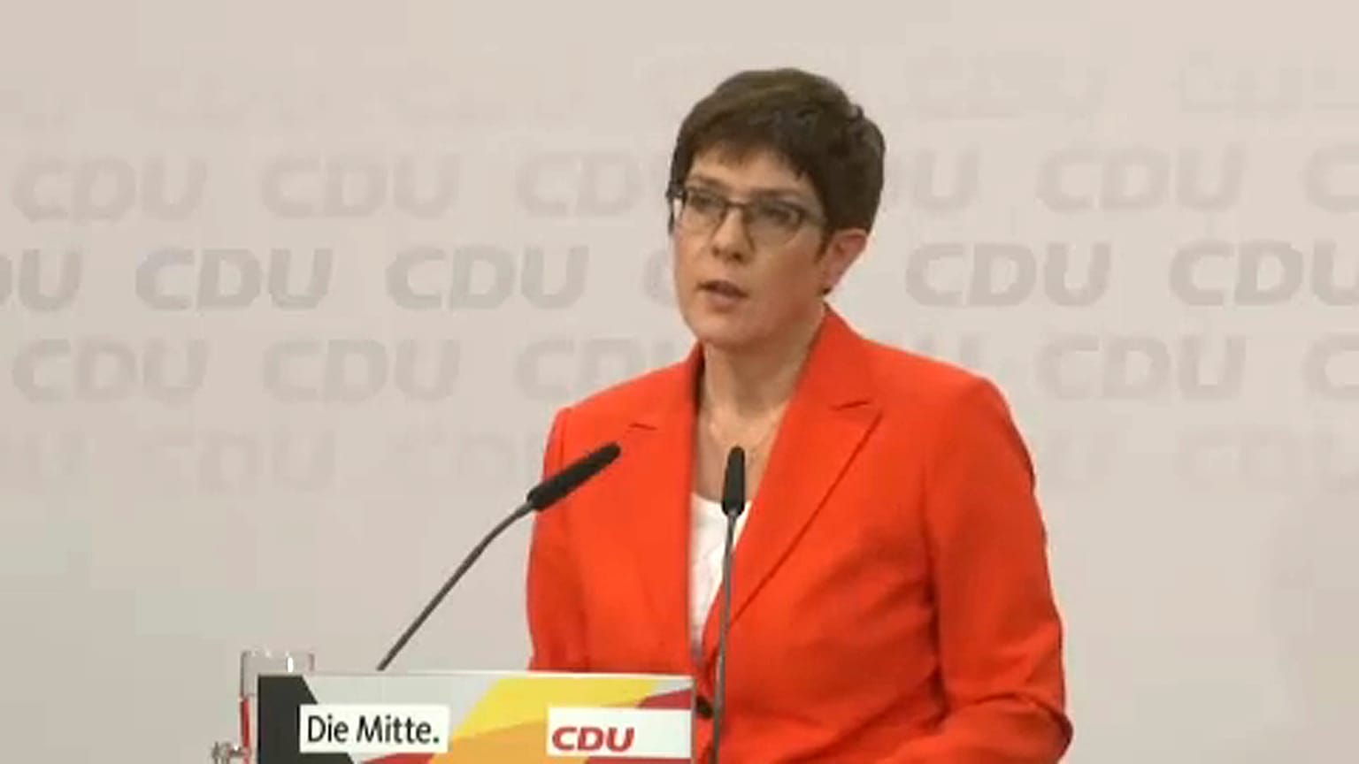 Lemond a CDU elnöki tisztéről Annegret Kramp-Karrenbauer