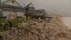 Heavy rains to continue to lash eastern Australia as thousands left without power