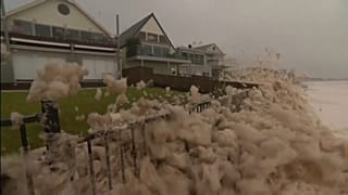 Heavy rains to continue to lash eastern Australia as thousands left without power