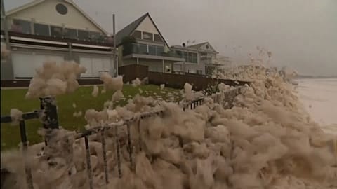 Heavy rains to continue to lash eastern Australia as thousands left without power