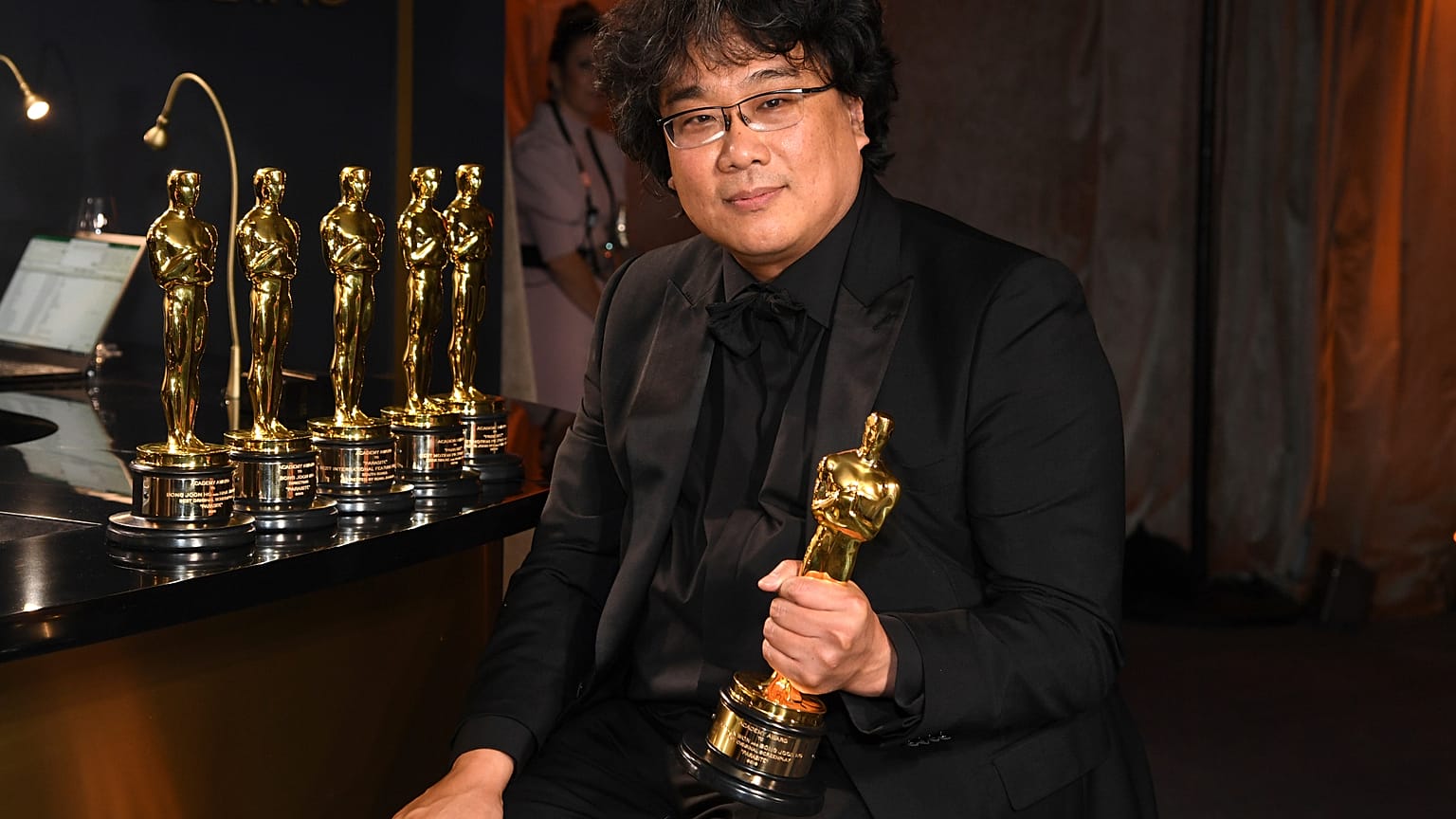 El director Bong Joon-ho ganador de los Oscar al mejor Guión, mejor Película Extranjera, Dirección y Mejor Película.
