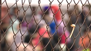 Zaun um Flüchtlingslager