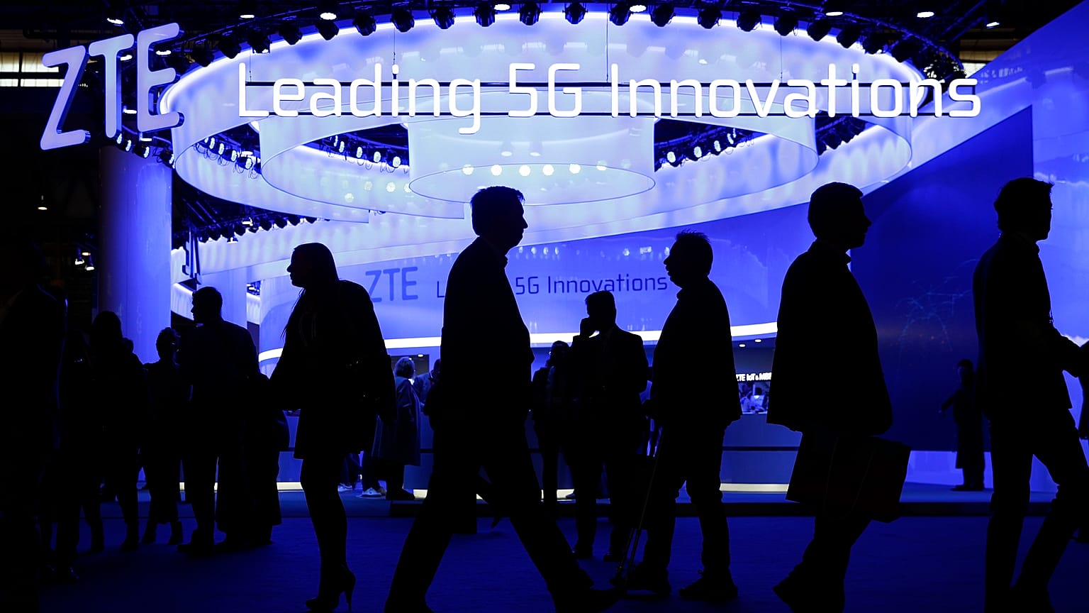 Компании отказываются от участия в MWC