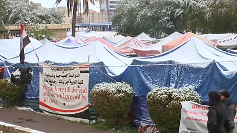 Protestoların devam ettiği Bağdat yıllar sonra beyaza büründü