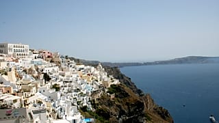 Ο COVID-19 «χτυπά» τον τουρισμό