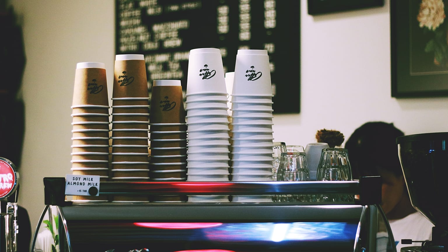 Paper cups are an easy solution to spontaneous takeaway coffee.